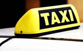 Un taximetrist din capitală își servește pasagerii cu bunătăți chiar în salonul mașinii