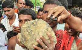 Un meteorit de 15 kg a căzut pe un cîmp dintrun sat indian