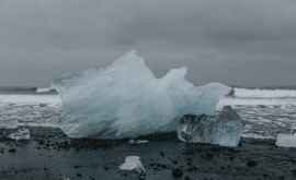 Topirea ghețarilor arctici este echivalentă cu emiterea unui trilion de tone de dioxid de carbon în atmosferă