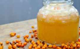 Beneficiile băuturii de cătină cu miere de albine
