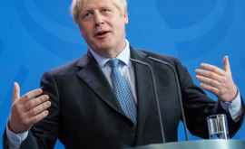 Ipostaza neobișnuită în care a fost văzut Boris Johnson la Palatul Elysee FOTO
