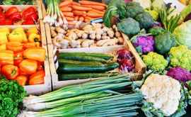 Moldovenii renunță la conserve Prețul legumelor din piețe este pipărat