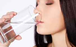 Beneficiile surprinzătoare ale consumului de apă caldă