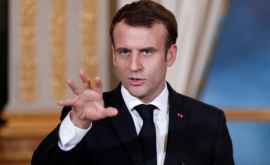 Emmanuel Macron îşi urmăreşte miniştrii pe smartphone 
