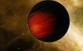 Una dintre cele mai extreme exoplanete descoperite încheie o orbită completă în doar 18 ore