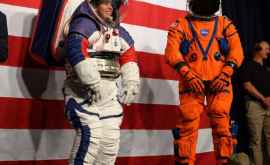 Noul costum spaţial marca NASA VIDEO