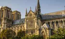 Собор Парижской Богоматери все еще находится в опасности