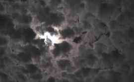 Pe cerul din Chișinău a fost văzută luna înzăpezită FOTO