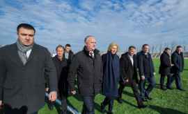 Президент Молдовы проинспектировал ход строительства стадиона в Комрате