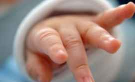 Bebeluş de 2 luni abandonat în Chişinău Ce scrie în biletul de adio
