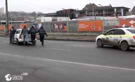 Курьёзы на дорогах столицы Как полицейские помогают водителям ВИДЕО
