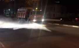 Străzile magistrale ale capitalei spălate cu spor VIDEO