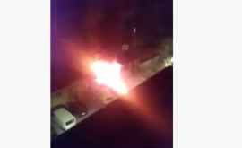 Крупный пожар в Дурлештах под окнами жилого дома загорелся автомобиль 