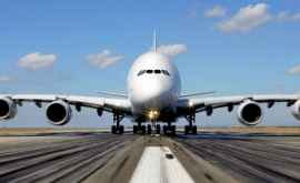 Aproape 300 de moldoveni vor ajunge acasă cu primul zbor charter din New York