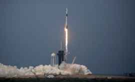 Компания SpaceX запустила космический корабль Crew Dragon ВИДЕО
