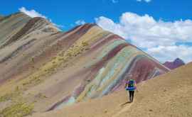 Muntele cu șapte culori care atrage mii de oameni în Peru VIDEO