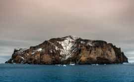 Oamenii de știință au descoperit de ce Antarctica de Vest se topește mai repede decît cea de Est