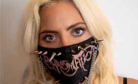 Леди Гага призвала всех носить защитные маски