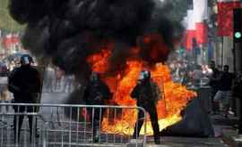 Proteste violente la Paris chiar de Ziua Națională