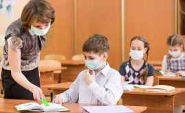 Părinții obligați să cumpere elevilor dezinfectanți din propriul buzunar