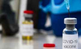 Еврокомиссия хочет заказать 200 млн доз вакцины у BioNTech и Pfizer
