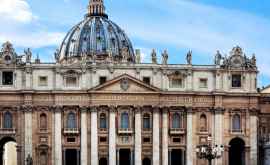 Un cardinal important din administraţia Vaticanului infectat cu noul coronavirus