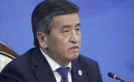 Президент Киргизии принял отставку правительства и премьера