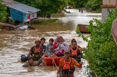 Из-за наводнений и оползней на индонезийском острове Сулавеси погибли 15 человек