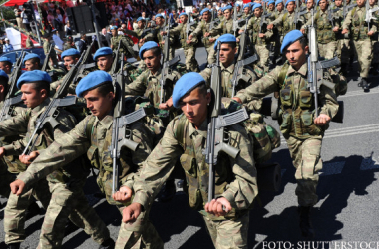 Armata turcă angajează 43.000 de persoane