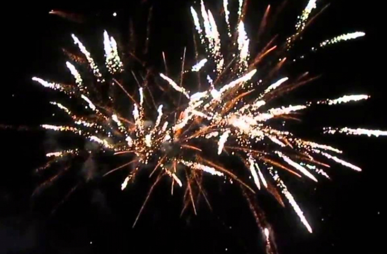 O mașină plină cu focuri de artificii a luat foc, în SUA (VIDEO)