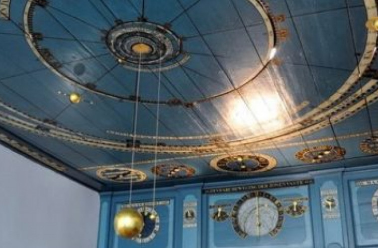 Planetariul, cel mai vechi din lume, construit într-o sufragerie este funcțional și astăzi