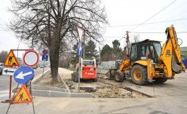 La Chișinău continuă lucrările de reparaţie