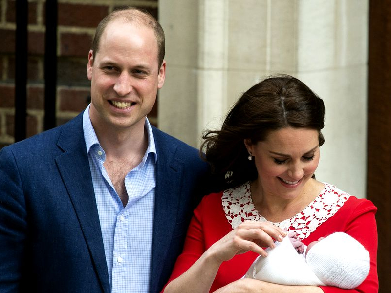 Принц Уильям и его жена показали фото новорожденного сына