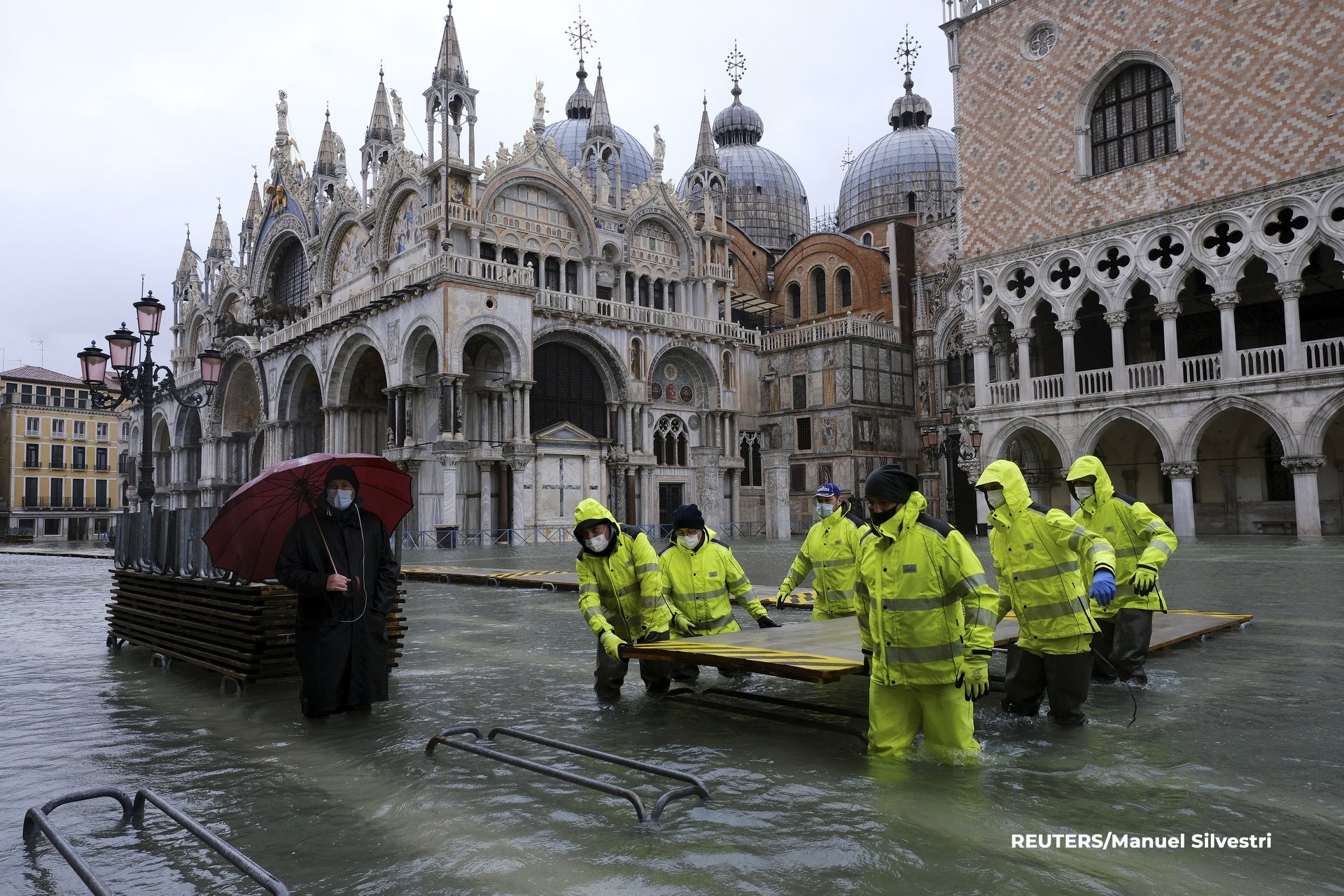 Города уходящие под воду. Площадь Сан Марко в Венеции затопило. Венеция Сан Марко наводнение 2018. Венеция Сан Марко наводнение 2019. Собор Святого марка Венеция потоп.