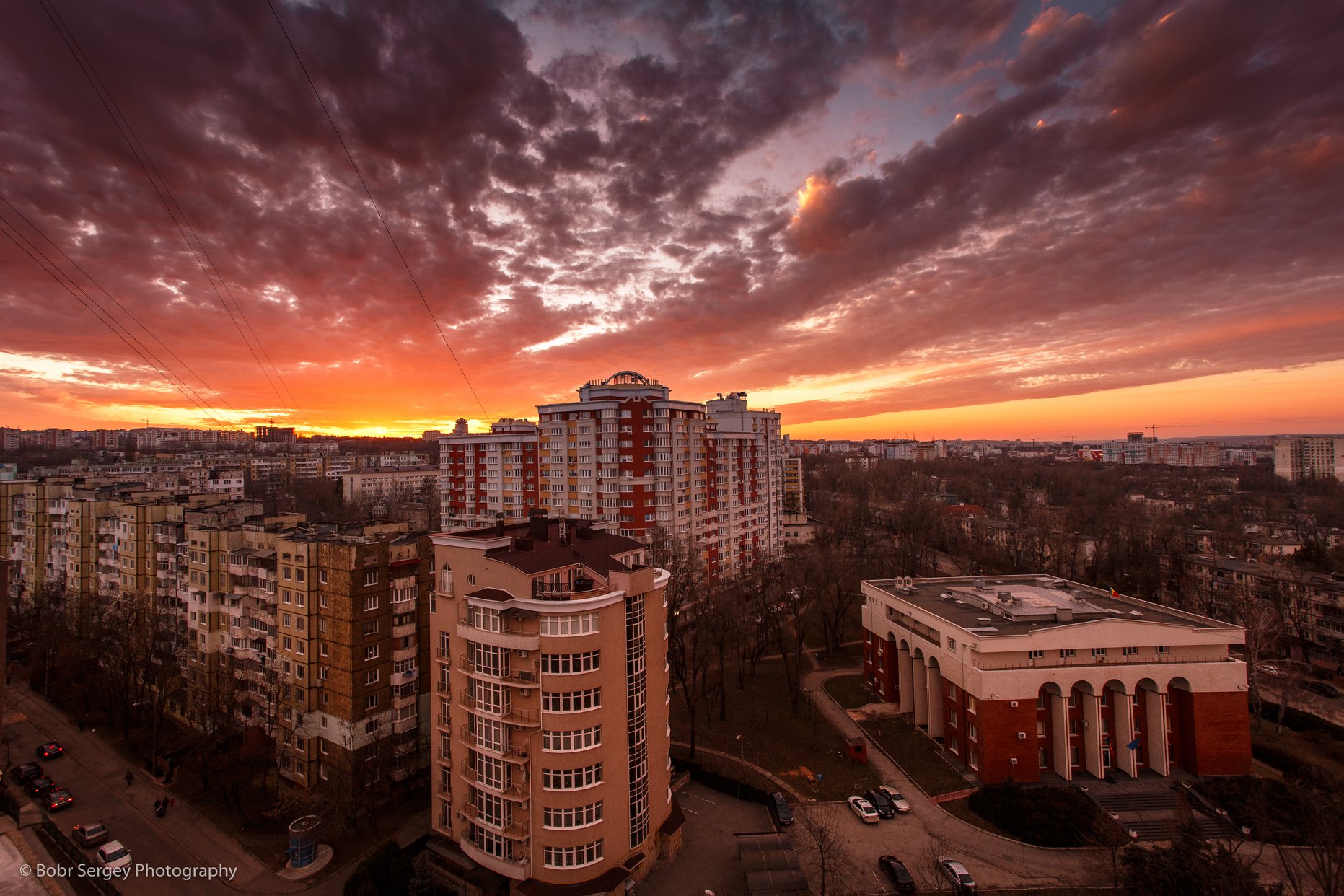 Кишинев. Кишинев закат ворота города. Кишинев ворота города вид сверху. Кишинев фото. Рассвет Кишинев.