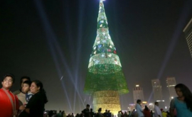 На ШриЛанке собрали самую большую искусственную елку в мире