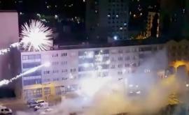 O secție de poliție de lîngă Paris atacată cu artificii