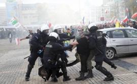 Столкновения в столице Польши Протестующие недовольны новыми ограничениями