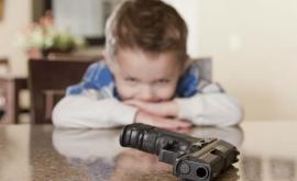 Joaca cu arma Un copil de trei ani a murit chiar de ziua sa
