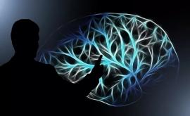 Creierul uman ar putea îmbătrîni cu 10 ani din cauza Covid19