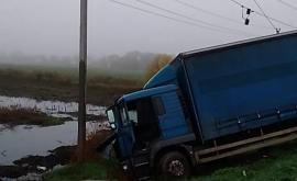 Сотни людей остались без электричества после того как грузовик врезался в столб в Хынчештах