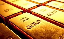 Центробанки стали продавать золото впервые за десятилетие
