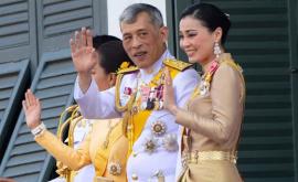 Король Таиланда впервые пообщался с иностранными журналистами