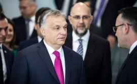 Венгрия закрывает бары и вводит комендантский час