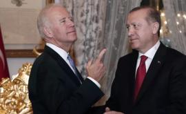 Erdogan îl felicită cu întîrziere pe Biden pentru victoria în alegeri