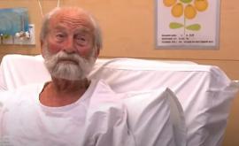 Un australian de 91 de ani a supraviețuit după ce a căzut cu parapanta în mijlocul oceanului