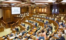 Насколько правильно носят защитные маски молдавские депутаты