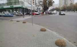 Без незаконных парковок тротуар на Московском проспекте освободили от машин
