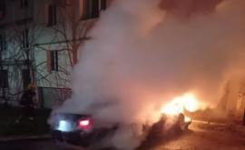 Un automobil distrus de flăcări la Comrat
