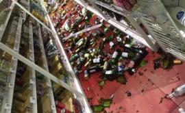 O femeie a stricat 500 de sticle cu alcool în doar 5 minute